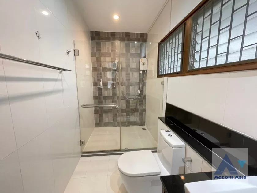 33  3 br House For Rent in Phaholyothin ,Bangkok BTS Saphan-Kwai 90347