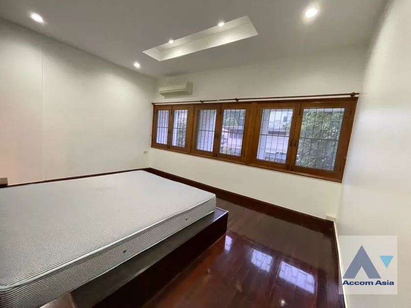 15  3 br House For Rent in Phaholyothin ,Bangkok BTS Saphan-Kwai 90347