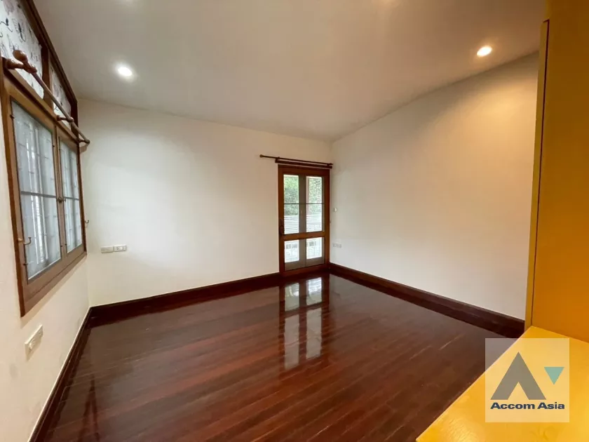24  3 br House For Rent in Phaholyothin ,Bangkok BTS Saphan-Kwai 90347