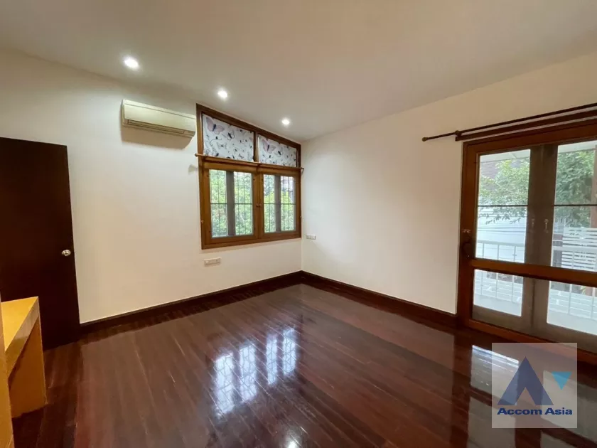 23  3 br House For Rent in Phaholyothin ,Bangkok BTS Saphan-Kwai 90347