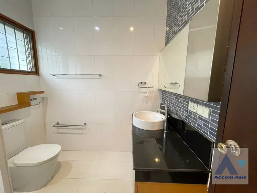 37  3 br House For Rent in Phaholyothin ,Bangkok BTS Saphan-Kwai 90347