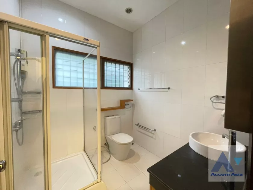 38  3 br House For Rent in Phaholyothin ,Bangkok BTS Saphan-Kwai 90347