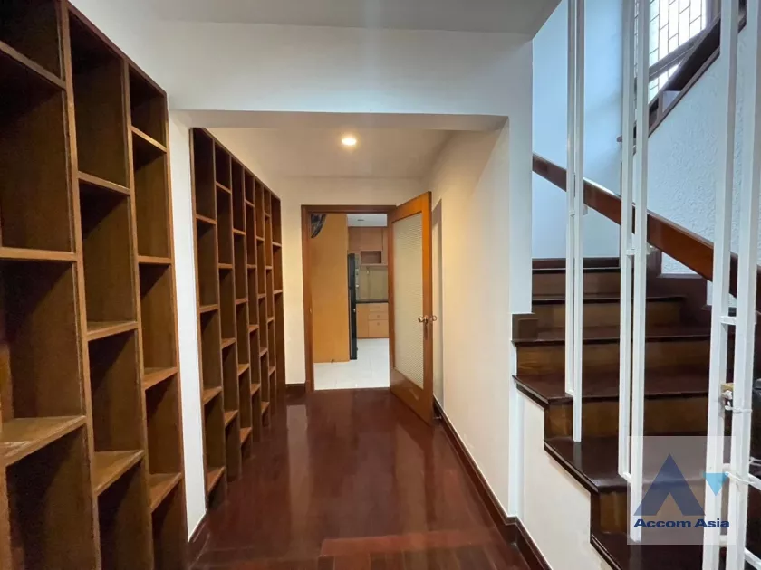 26  3 br House For Rent in Phaholyothin ,Bangkok BTS Saphan-Kwai 90347