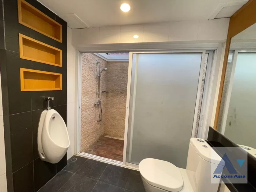 35  3 br House For Rent in Phaholyothin ,Bangkok BTS Saphan-Kwai 90347