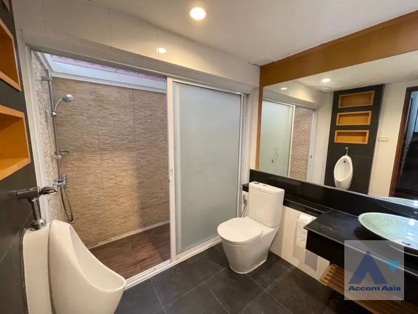 40  3 br House For Rent in Phaholyothin ,Bangkok BTS Saphan-Kwai 90347