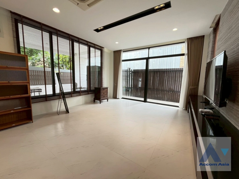  1  4 br House For Rent in Sukhumvit ,Bangkok BTS Phrom Phong 2321395