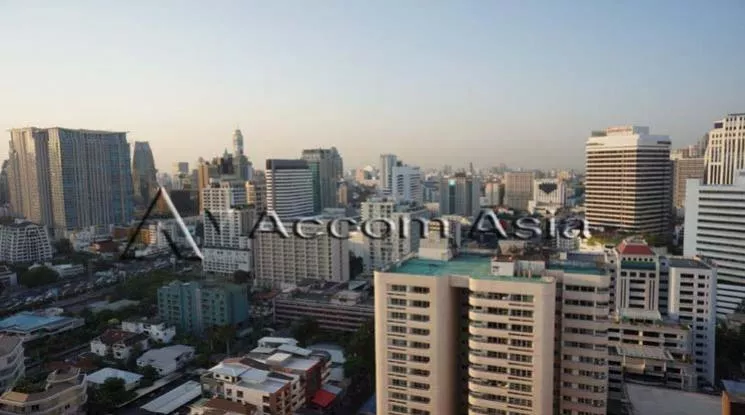 Omni Tower Condominium  2 Bedroom for Sale BTS Nana in Sukhumvit Bangkok