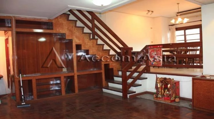 unitHome Office |  3 Bedrooms  House For Rent in Sathorn, Bangkok  near BTS Surasak (110181)