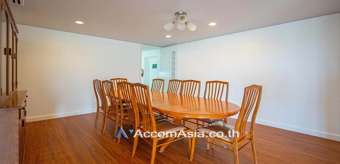 unitPet friendly |  Bright apartment with wood floors and wide layout in Sathorn (1421510)