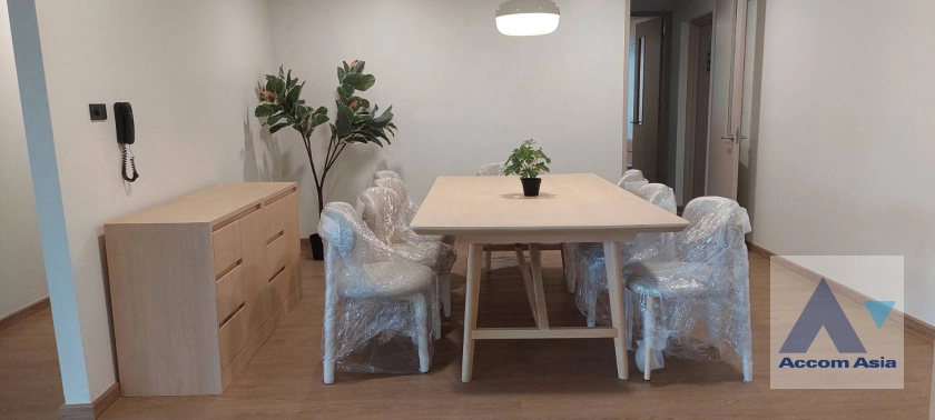 4  4 br Apartment For Rent in Sathorn ,Bangkok BTS Sala Daeng - MRT Lumphini at Children Dreaming Place - Garden 1421511