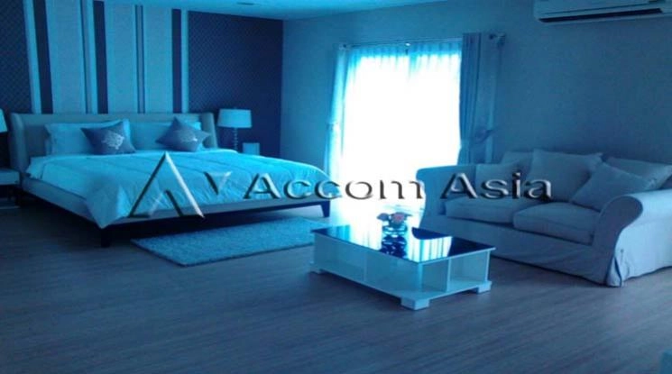 unit 3 Bedrooms  Condominium For Rent in Ploenchit, Bangkok  near BTS Ploenchit (1521516)