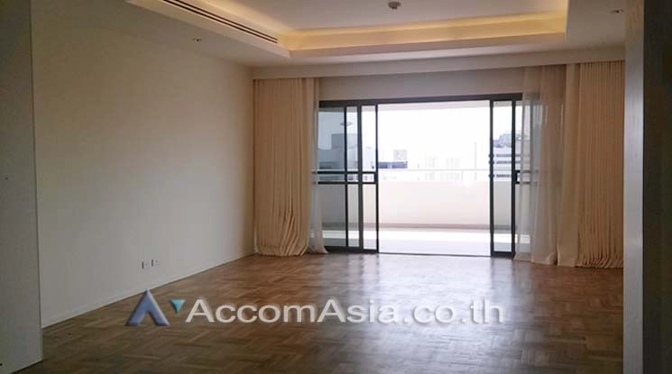 unit 4 Bedrooms  Condominium For Rent in Sukhumvit, Bangkok  near BTS Nana (1521537)