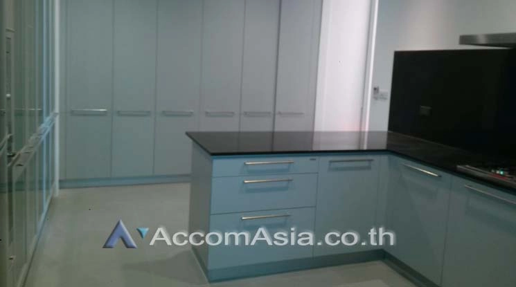 unit 4 Bedrooms  Condominium For Rent in Sukhumvit, Bangkok  near BTS Nana (1521537)