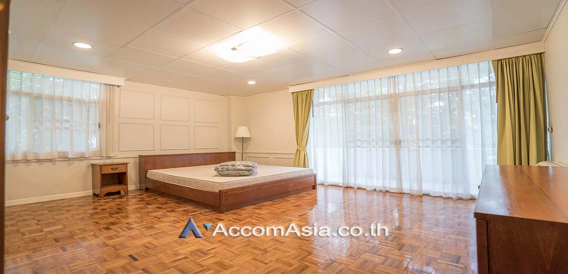 unitBig Balcony |  4 Bedrooms  Apartment For Rent in Sukhumvit, Bangkok  near BTS Phrom Phong (13000106)