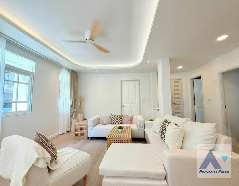 4  5 br Townhouse For Rent in Sukhumvit ,Bangkok BTS Ekkamai at City Plus 13000114