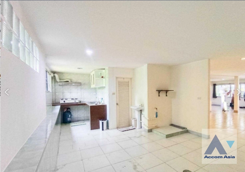 8  3 br Townhouse for rent and sale in Sukhumvit ,Bangkok BTS Phrom Phong 13000222