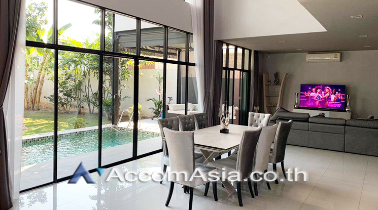 Private Swimming Pool |  5 Bedrooms  House For Rent & Sale in Sukhumvit, Bangkok  near BTS Ekkamai (13000256)