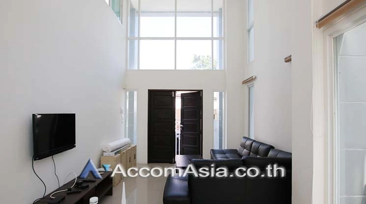 Home Office, Pet friendly |  3 Bedrooms  Townhouse For Rent & Sale in Sukhumvit, Bangkok  near BTS Ekkamai (13000272)