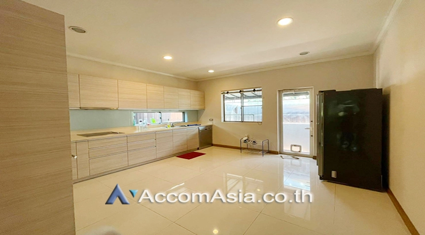 unitCommon Pool, Pet friendly |  3 Bedrooms  House For Rent & Sale in Sukhumvit, Bangkok  near BTS Phrom Phong (13000277)