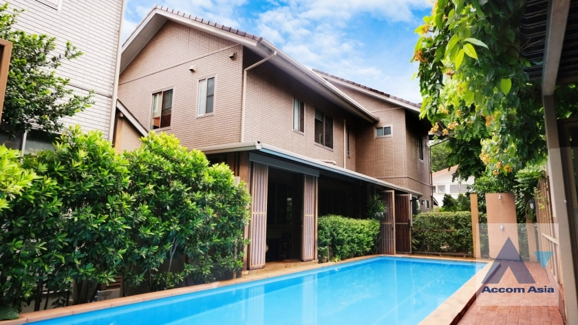 unitPet friendly |  3 Bedrooms  House For Rent & Sale in Sukhumvit, Bangkok  near BTS Phrom Phong (13000279)