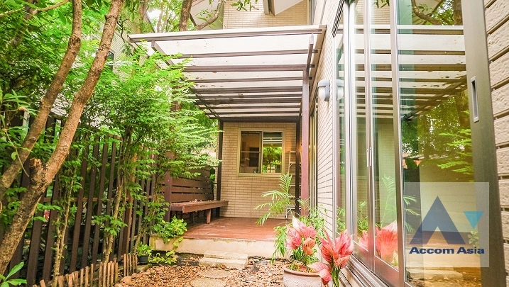 unitPet friendly |  3 Bedrooms  House For Rent & Sale in Sukhumvit, Bangkok  near BTS Phrom Phong (13000279)