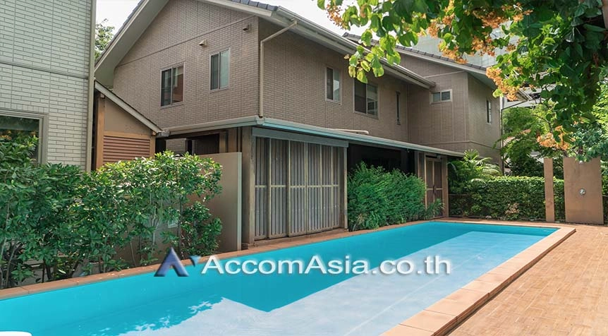 Pet friendly |  3 Bedrooms  House For Rent in Sukhumvit, Bangkok  near BTS Phrom Phong (13000280)