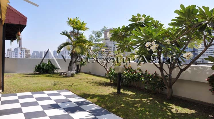 unitHuge Terrace, Duplex Condo, Penthouse, Pet friendly |  4 Bedrooms  Apartment For Rent in Sukhumvit, Bangkok  near BTS Phrom Phong (13000304)