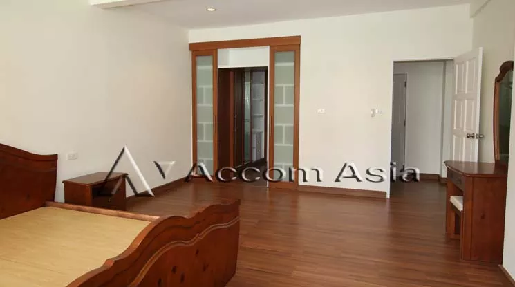 8  3 br House For Rent in Sukhumvit ,Bangkok BTS Thong Lo at Ekkamai Cozy House with swimming pool 13000362