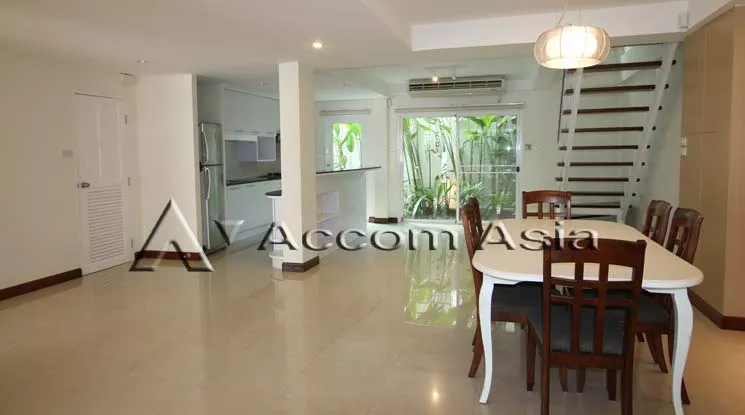 4  3 br House For Rent in Sukhumvit ,Bangkok BTS Thong Lo at Ekkamai Cozy House with swimming pool 13000362