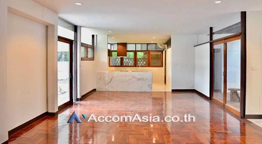 unitPet friendly |  3 Bedrooms  House For Rent & Sale in Sukhumvit, Bangkok  near BTS Thong Lo (13000371)