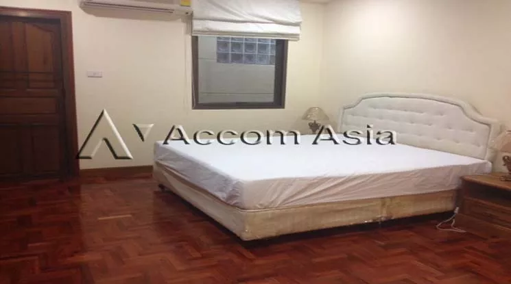  3 Bedrooms  Apartment For Rent in Sukhumvit, Bangkok  near BTS Phrom Phong (13000383)