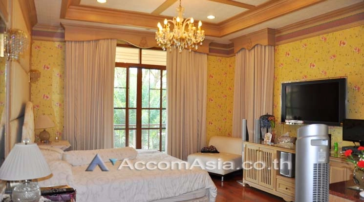 11  4 br House For Rent in Pattanakarn ,Bangkok  at Peaceful compound 13000411