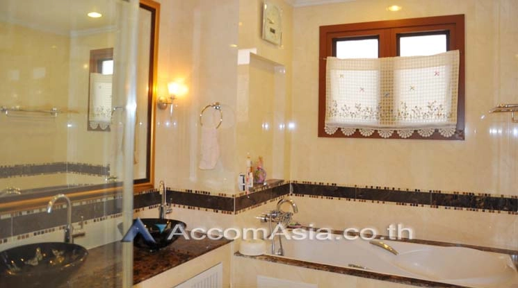 14  4 br House For Rent in Pattanakarn ,Bangkok  at Peaceful compound 13000411