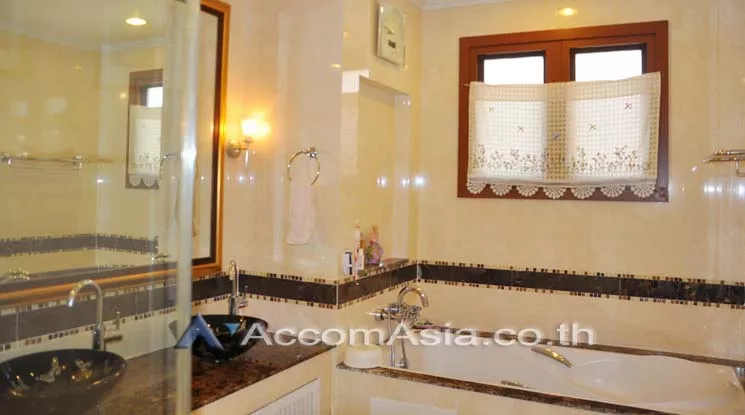 14  4 br House for rent and sale in Pattanakarn ,Bangkok  at Peaceful compound 13000411