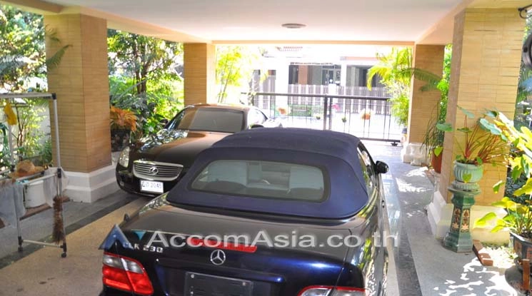  1  4 br House For Rent in Pattanakarn ,Bangkok  at Peaceful compound 13000411