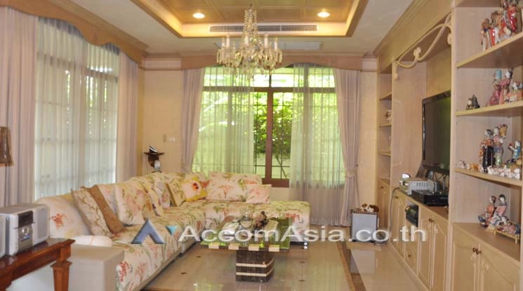 6  4 br House For Rent in Pattanakarn ,Bangkok  at Peaceful compound 13000411