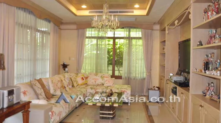 6  4 br House for rent and sale in Pattanakarn ,Bangkok  at Peaceful compound 13000411