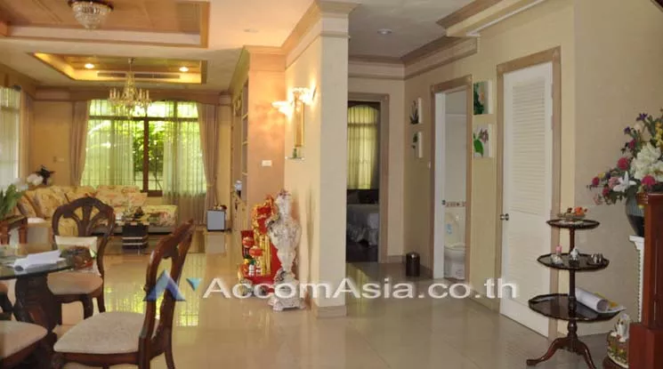 7  4 br House for rent and sale in Pattanakarn ,Bangkok  at Peaceful compound 13000411