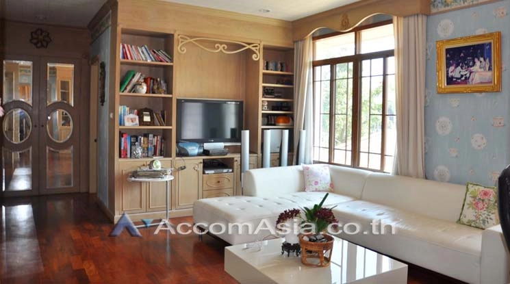 8  4 br House For Rent in Pattanakarn ,Bangkok  at Peaceful compound 13000411
