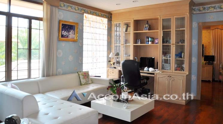 9  4 br House For Rent in Pattanakarn ,Bangkok  at Peaceful compound 13000411