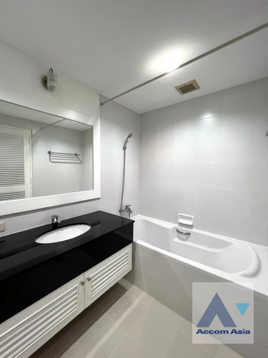 9  2 br Condominium For Rent in Sukhumvit ,Bangkok BTS Phrom Phong at Acadamia Grand Tower 13000426