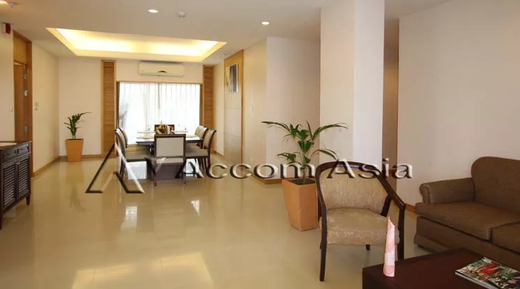  3 Bedrooms  Apartment For Rent in Sathorn, Bangkok  near MRT Lumphini (13000430)