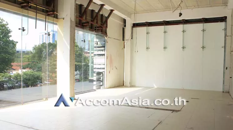 unit Retail / showroom For Rent in Sukhumvit, Bangkok  near BTS Ekkamai (13000480)