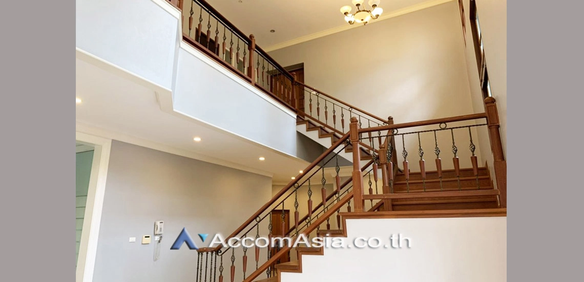 6  5 br House for rent and sale in Bang Na ,Bangkok BTS Bearing at House in compound 13000494