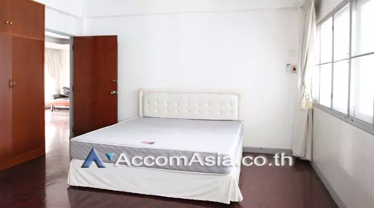  2 Bedrooms  Apartment For Rent in Sukhumvit, Bangkok  near BTS Nana - MRT Sukhumvit (13000503)
