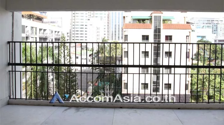  3 Bedrooms  Apartment For Rent in Sukhumvit, Bangkok  near BTS Nana - MRT Sukhumvit (13000504)