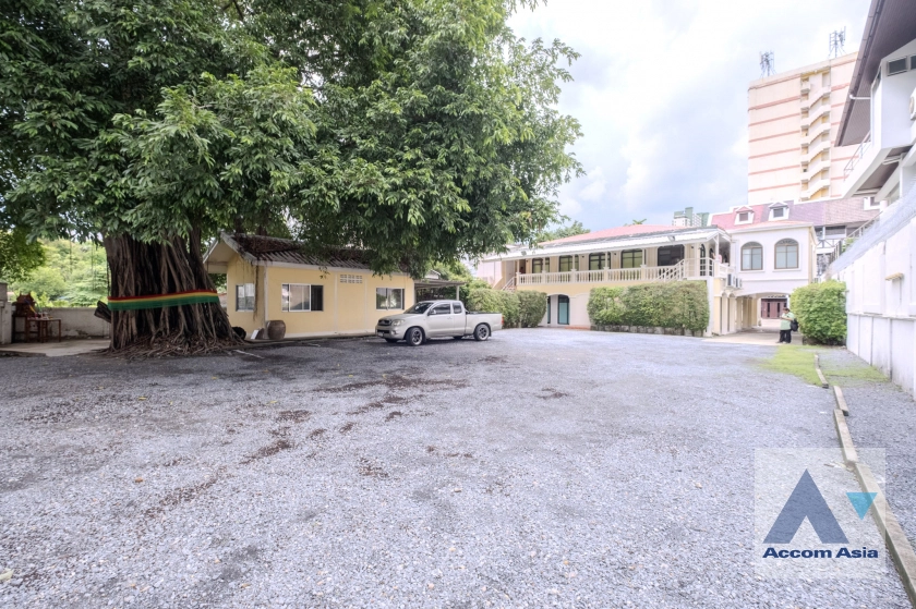  1  House For Rent in Phaholyothin ,Bangkok  13000541