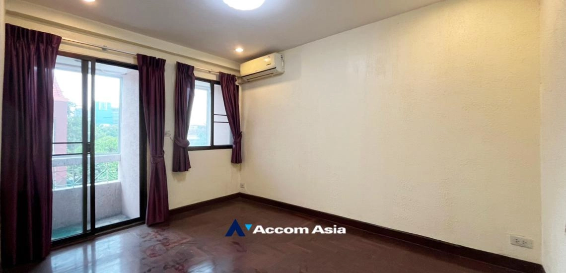 12  4 br Townhouse For Sale in Sukhumvit ,Bangkok BTS Thong Lo 13000542