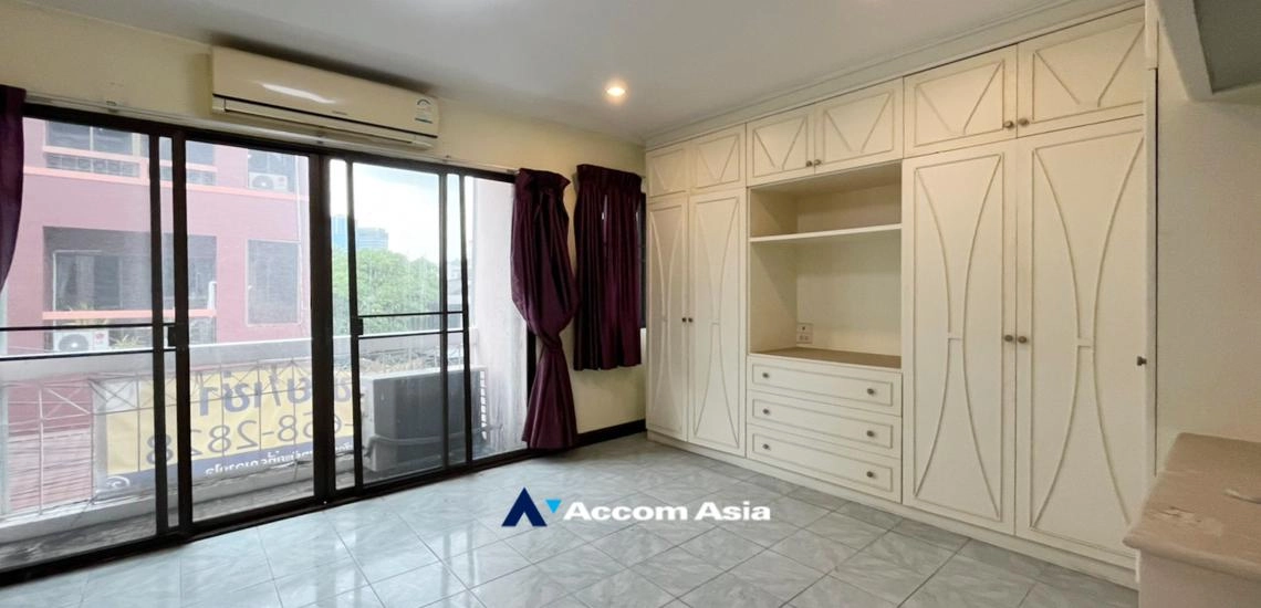 8  4 br Townhouse For Sale in Sukhumvit ,Bangkok BTS Thong Lo 13000542