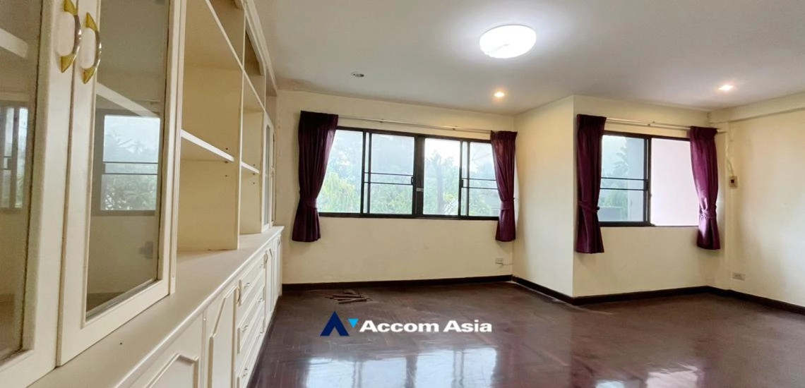 6  4 br Townhouse For Sale in Sukhumvit ,Bangkok BTS Thong Lo 13000542